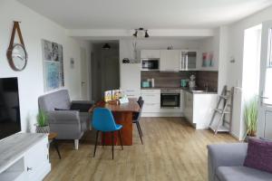 a kitchen and living room with a table and chairs at Ferienwohnung 4 "Gut Tossens" in Butjadingen OT Tossens