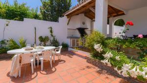 Vonkajšia záhrada v ubytovaní Villa Angeles Nerja by Ruralidays