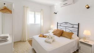 Postel nebo postele na pokoji v ubytování Casa Los Pinos Torrox by Ruralidays + 29 fotografií