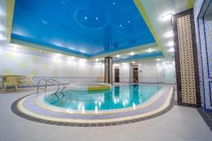 a large swimming pool in a hotel room at Shohjahon Palace Hotel & Spa in Samarkand