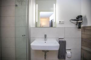 a bathroom with a sink and a mirror at Chillzimmer in Duisburg