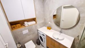 Kúpeľňa v ubytovaní NA WYDMIE APARTAMENT - Rezydencja Niechorze 111