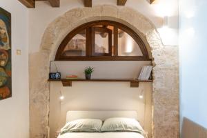Posteľ alebo postele v izbe v ubytovaní Ortigia Vicolo Giudecca Flat