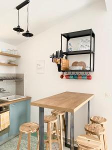 Kuchyň nebo kuchyňský kout v ubytování Apartmani Tolić