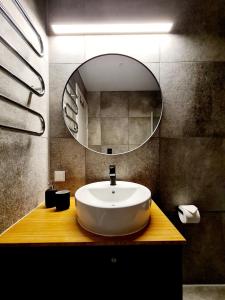 Ένα μπάνιο στο Lovely new 2-bedroom EV friendly apartment +18 φωτογραφίες