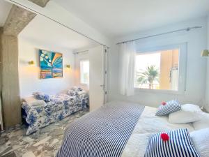 Postel nebo postele na pokoji v ubytování Apartamento centro de Dénia 1ra linea, vistas puerto y mar