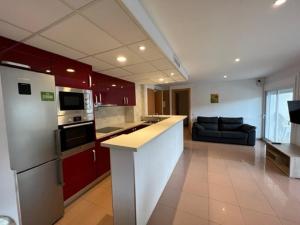 Kuchyňa alebo kuchynka v ubytovaní COSTA DAURADA APARTAMENTS - Royal 108 Luxe