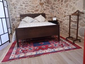 A bed or beds in a room at O Enxidro