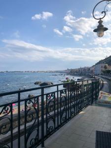 Fotografie z fotogalerie ubytování Hostel Beach House v destinaci Giardini Naxos + 37 fotografií