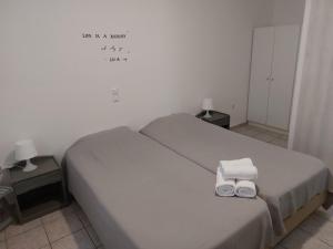 Кровать или кровати в номере Morpheas Pension Rooms & Apartments
