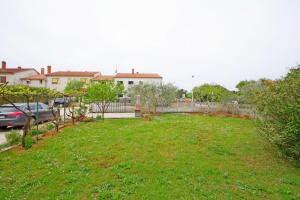 Vonkajšia záhrada v ubytovaní Apartment Suzi Valdebek
