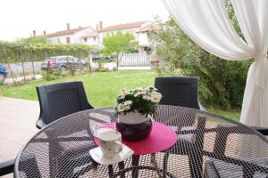 Vonkajšia záhrada v ubytovaní Apartment Suzi Valdebek