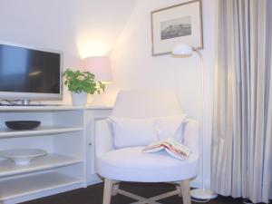 TV a/nebo společenská místnost v ubytování Eremitage Sylt
