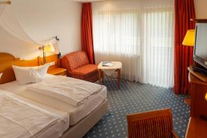 Postel nebo postele na pokoji v ubytování Hotel Schöne Aussicht