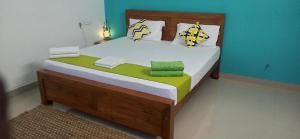 Кровать или кровати в номере Oyster Marris Homestays Thiruvananthapuram Award winning Homestay