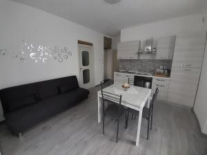 Φωτογραφία από το άλμπουμ του Lescen White Residence - Lake View σε Lezzeno +39 φωτογραφίες