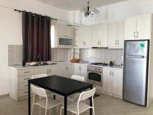 Η κουζίνα ή μικρή κουζίνα στο Genci Seaview Apartaments@AlbaResidence