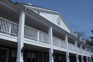 Rõdu või terrass majutusasutuses Inn on the Hudson