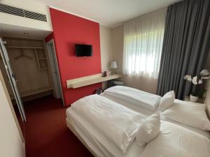 Postel nebo postele na pokoji v ubytování Serways Hotel Spessart