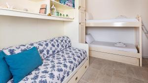 a small room with a couch and a sink at Welcomely - Coral Coast Alghero in Alghero