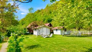 a cottage in the middle of a yard at Una Kamp in Bosanska Krupa