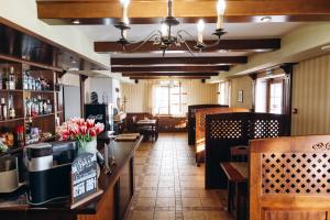 Reštaurácia alebo iné gastronomické zariadenie v ubytovaní Café Chalet Edelweiss Holiday Home