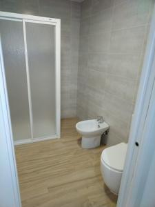 CASTRO Suites Osuna的一间浴室