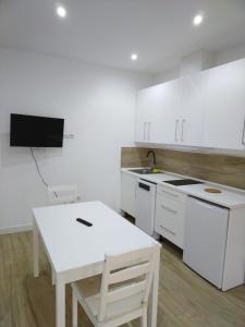 CASTRO Suites Osuna的厨房或小厨房