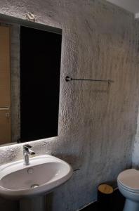 Ванная комната в Kastren Rooms +16 фотографий