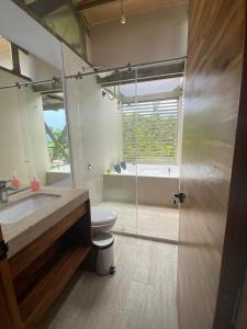 Ein Badezimmer in der Unterkunft Glamping Entrearboles - Bellavista