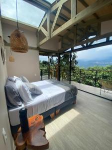 Ein Balkon oder eine Terrasse in der Unterkunft Glamping Entrearboles - Bellavista