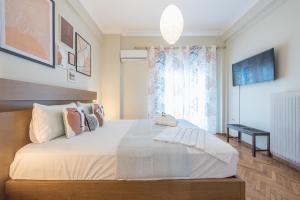 Postel nebo postele na pokoji v ubytování Supreme Suite with balcony by Cloudkeys