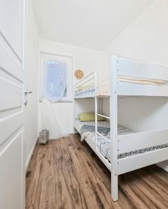 Letto o letti in una camera di Villa Colombo 100m from the beach