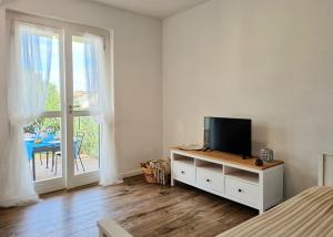 TV o dispositivi per l'intrattenimento presso Villa Colombo 100m from the beach