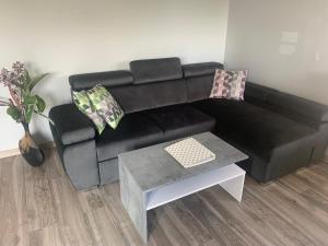 Posedenie v ubytovaní Klimatyzowany apartament z miejscem garażowym