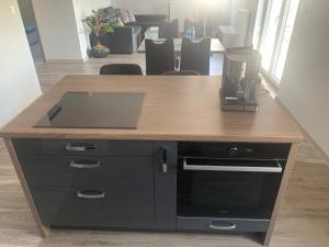 Kuchyňa alebo kuchynka v ubytovaní Klimatyzowany apartament z miejscem garażowym