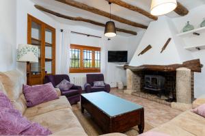 Zona de estar de YourHouse Son Morey, villa with private pool, family-friendly