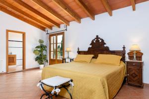 Cama o camas de una habitación en YourHouse Son Morey, villa with private pool, family-friendly