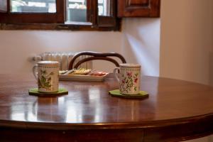 Coffee and tea making facilities at Roommo Viuzzo delle Canne