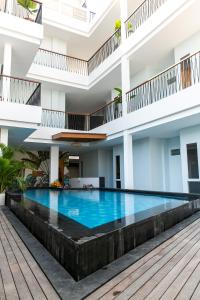 The swimming pool at or close to Coco & Pineapple Pants Hostel - CANGGU, BALI