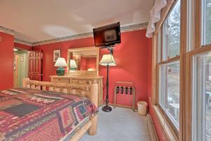 Gallery image of Riverfront Retreat with Deck 1 Mi to Loon Mtn! in Lincoln