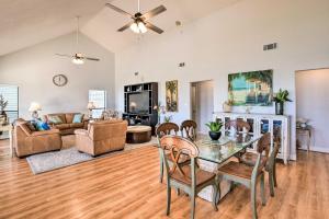 Φωτογραφία από το άλμπουμ του Walk to Ocean Coastal Home in Crystal Beach! σε Crystal Beach