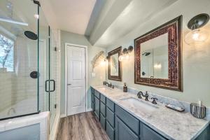 Ένα μπάνιο στο ﻿Unique and Modern Alto Home with Private Hot Tub! +29 φωτογραφίες