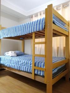 a bunk bed in a room with a bunk bed gmaxwell gmaxwell gmaxwell gmaxwell at YLLARICH in Trujillo