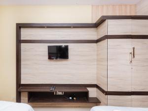 TV a/nebo společenská místnost v ubytování Hotel Al Moazin