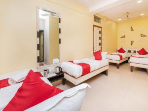 Postel nebo postele na pokoji v ubytování Hotel Al Moazin