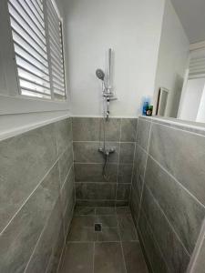 Koupelna v ubytování Appart adorable proche de la baie orientale, Idolem résidence unité 2 - 57 Rue du Mont Vernon 1
