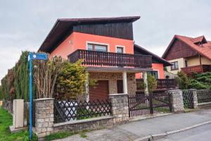 Budova, kde se vila nachází