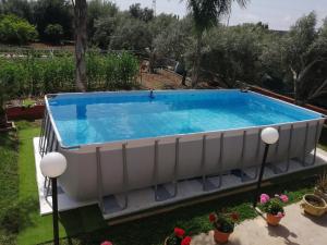 Bazén v ubytovaní Villa Caterina alebo v jeho blízkosti