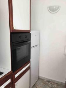 Kuchyň nebo kuchyňský kout v ubytování Magnifique studio à 5 min de la Baie Orientale, Idolem résidence unité 5 - 57 Rue du Mont Vernon 1